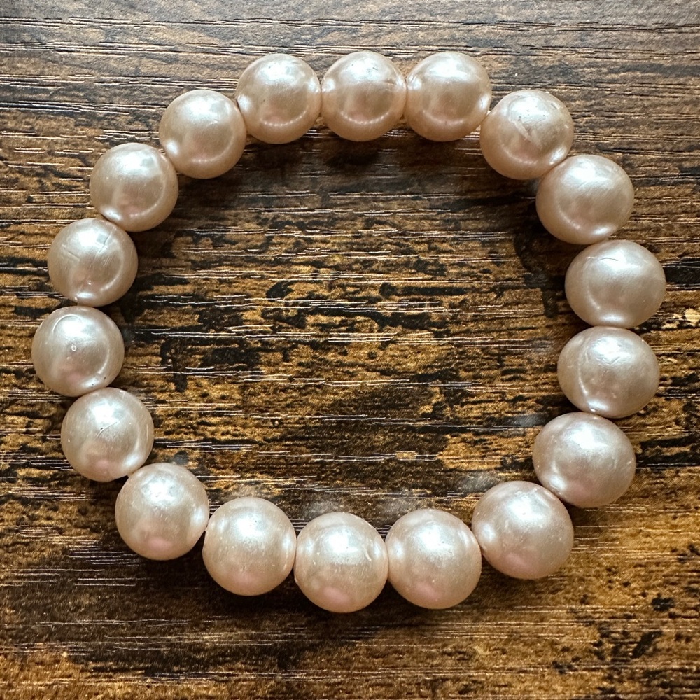 VINTAGE Faux Pearl Bracelet - Picture 2 of 3